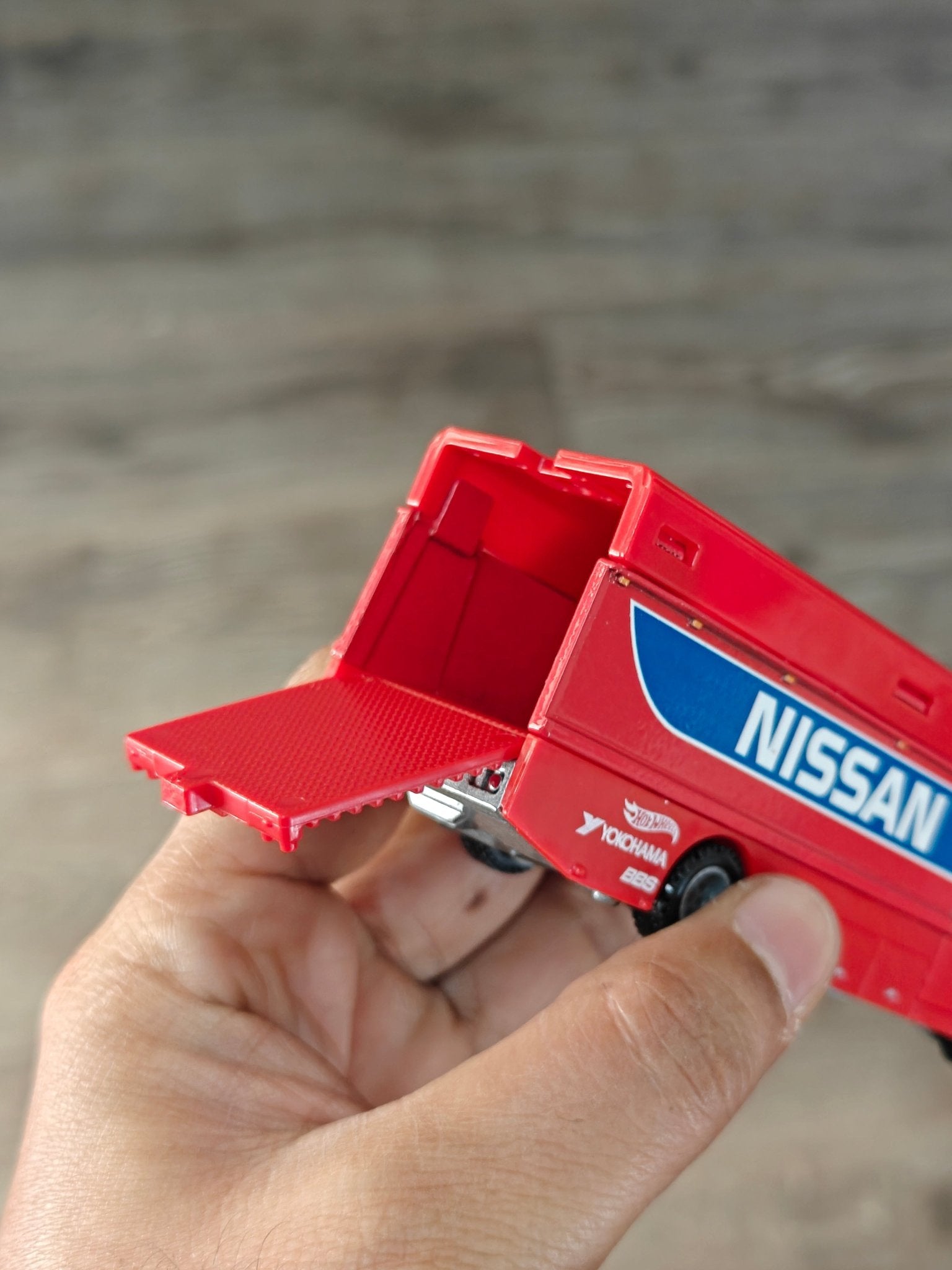 Premium Hot Wheels Euro Hauler - Red (Uncarded - New) - Kinder Logs