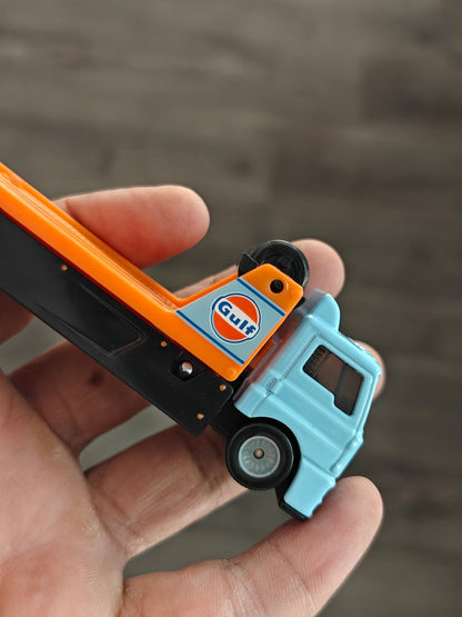Premium Hot Wheels Fleet Street Gulf Edition (Uncarded - New) - Kinder Logs