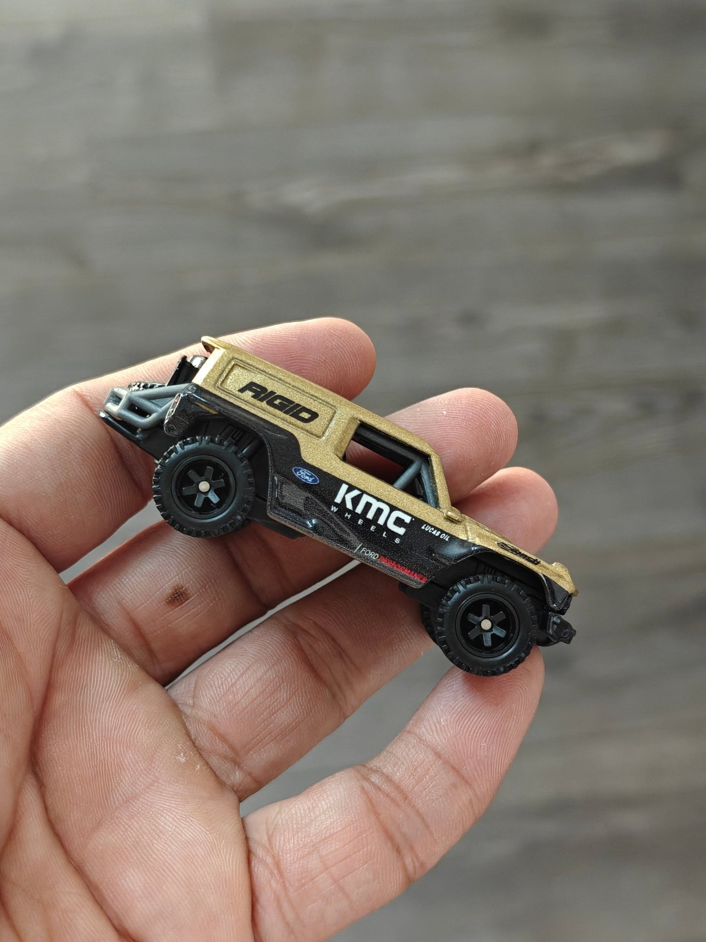 Premium Hot Wheels Ford Bronco R - Metallic Gold (Uncarded) - Kinder Logs