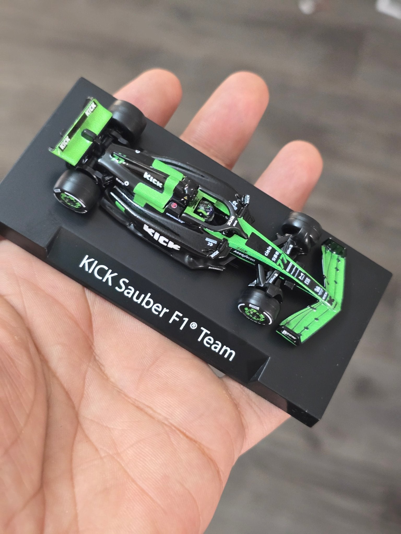 Premium Hot Wheels Formula 1 Kick Sauber F1 Team 77 (Uncarded - New) - Kinder Logs