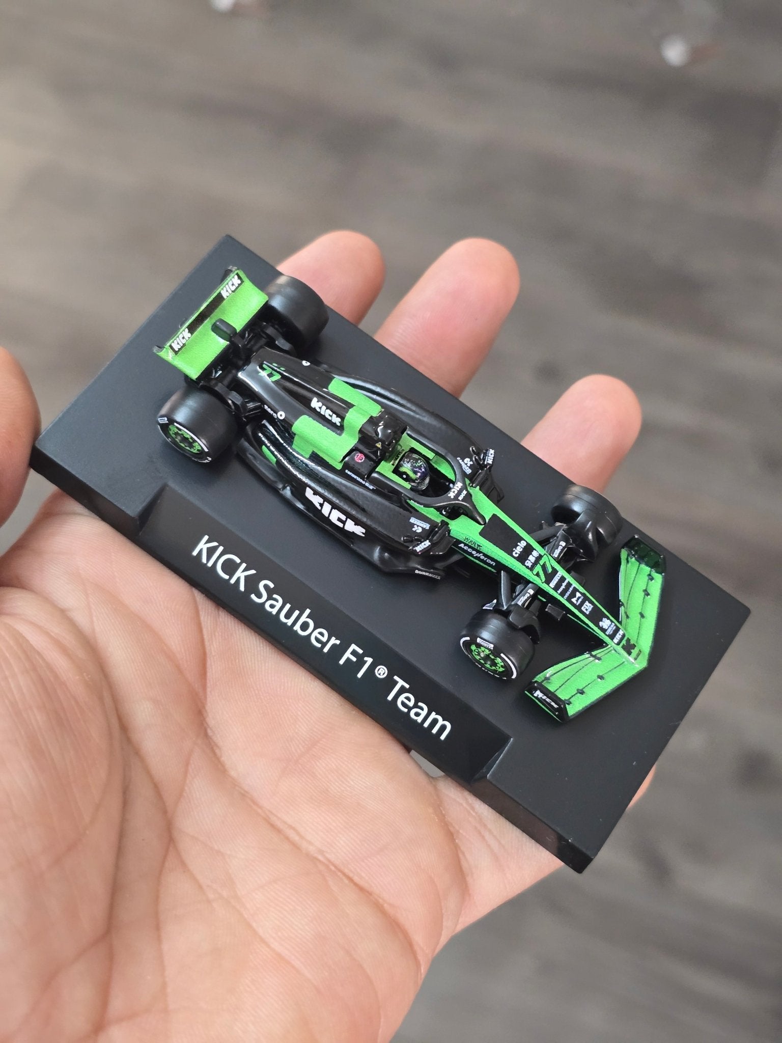 Premium Hot Wheels Formula 1 Kick Sauber F1 Team 77 (Uncarded - New) - Kinder Logs