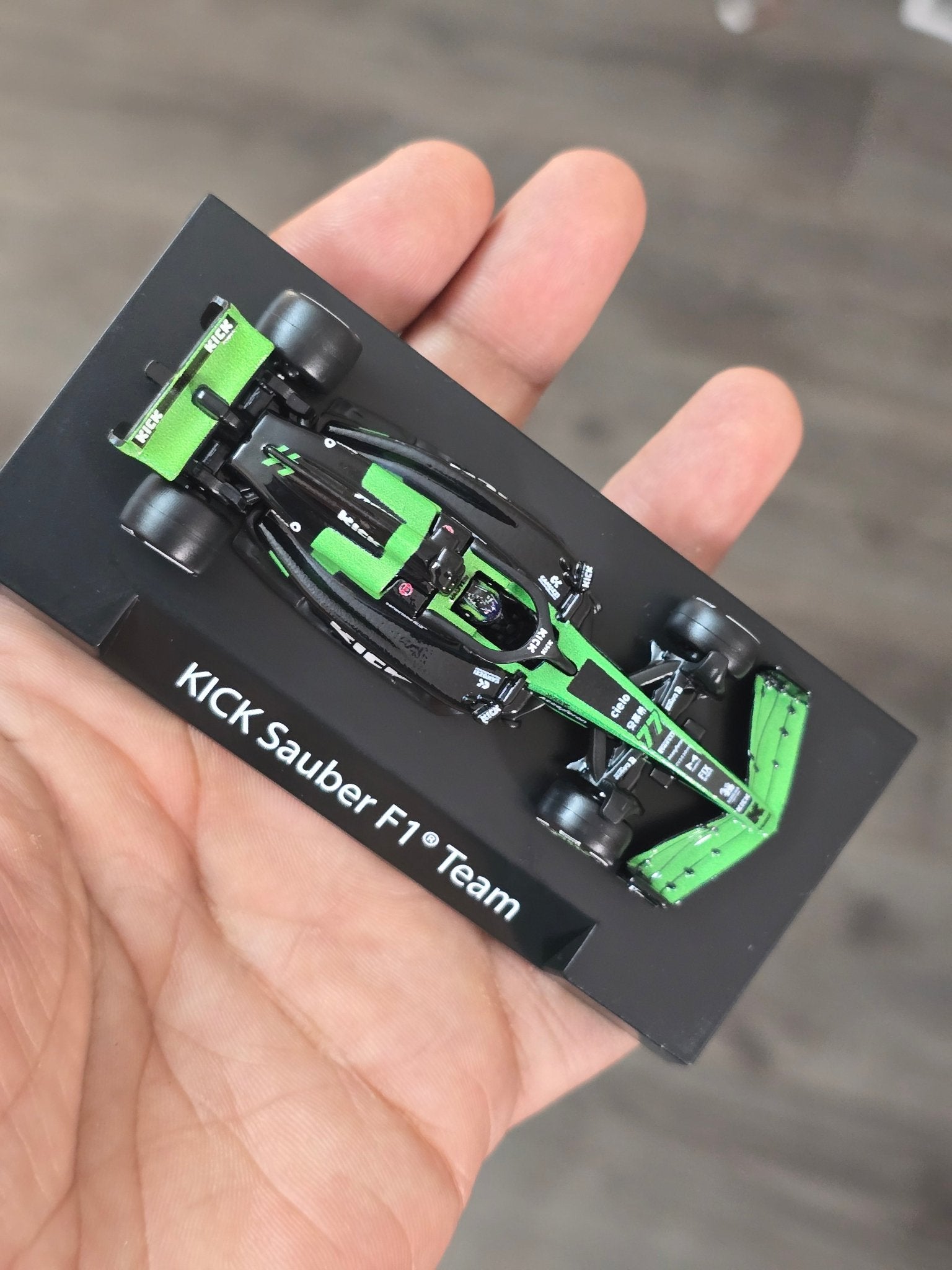 Premium Hot Wheels Formula 1 Kick Sauber F1 Team 77 (Uncarded - New) - Kinder Logs