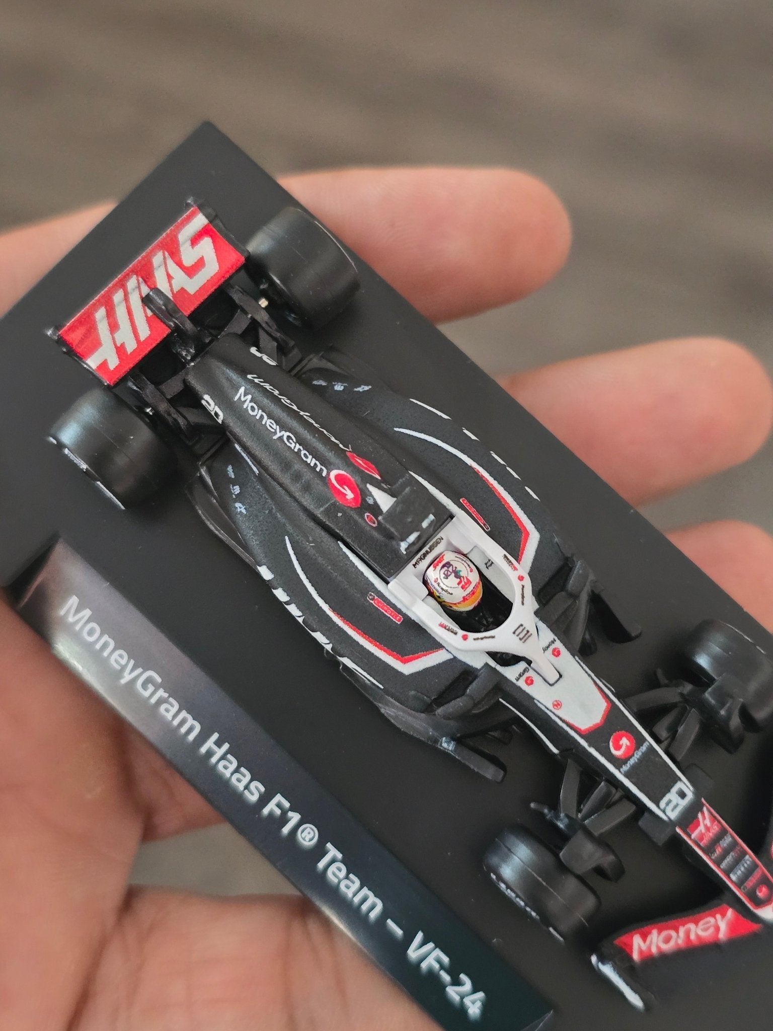 Premium Hot Wheels Formula 1 MoneyGram Haas F1 Team - VF - 24 (20) - Kinder Logs