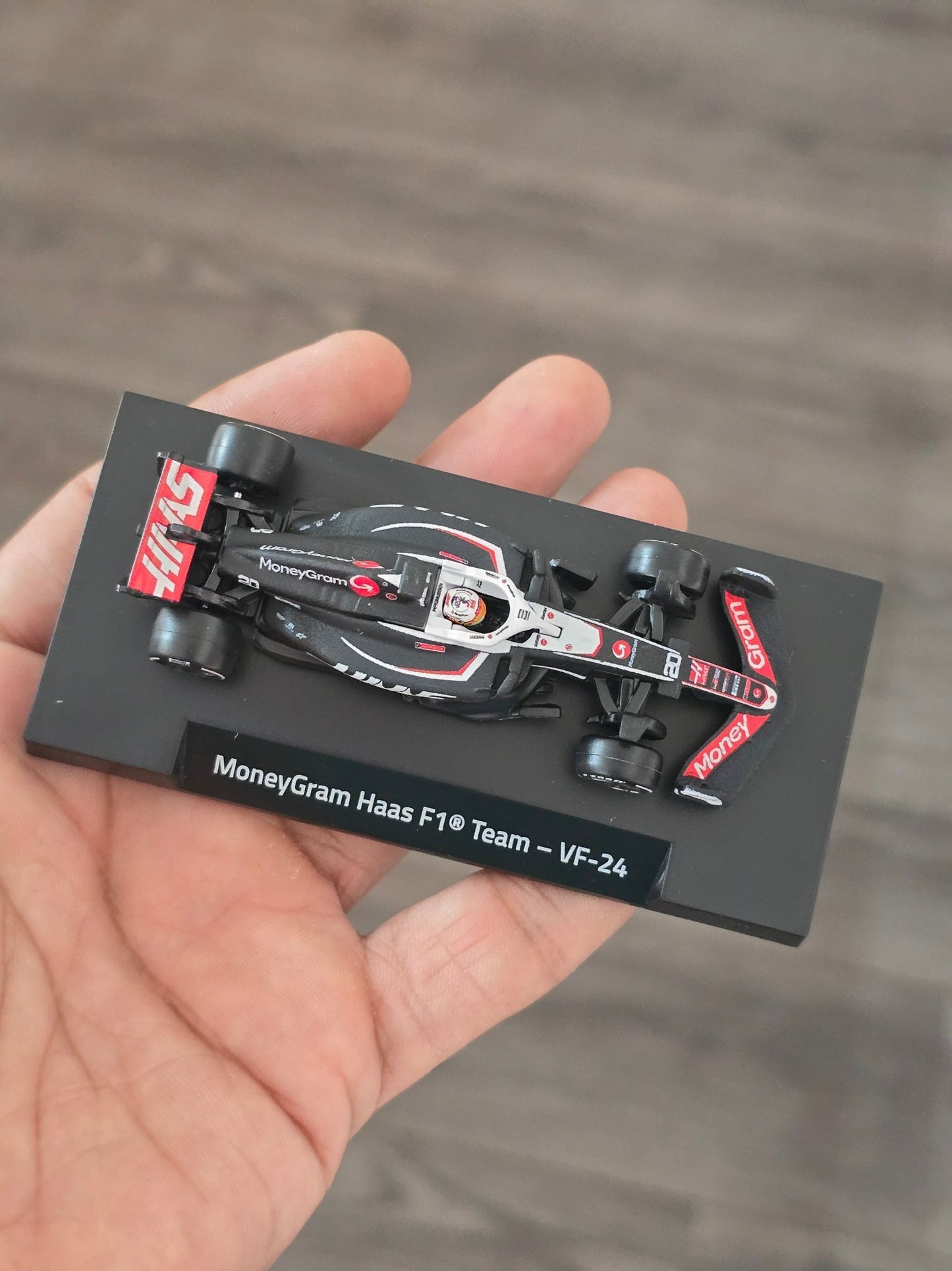 Premium Hot Wheels Formula 1 MoneyGram Haas F1 Team - VF - 24 (20) - Kinder Logs