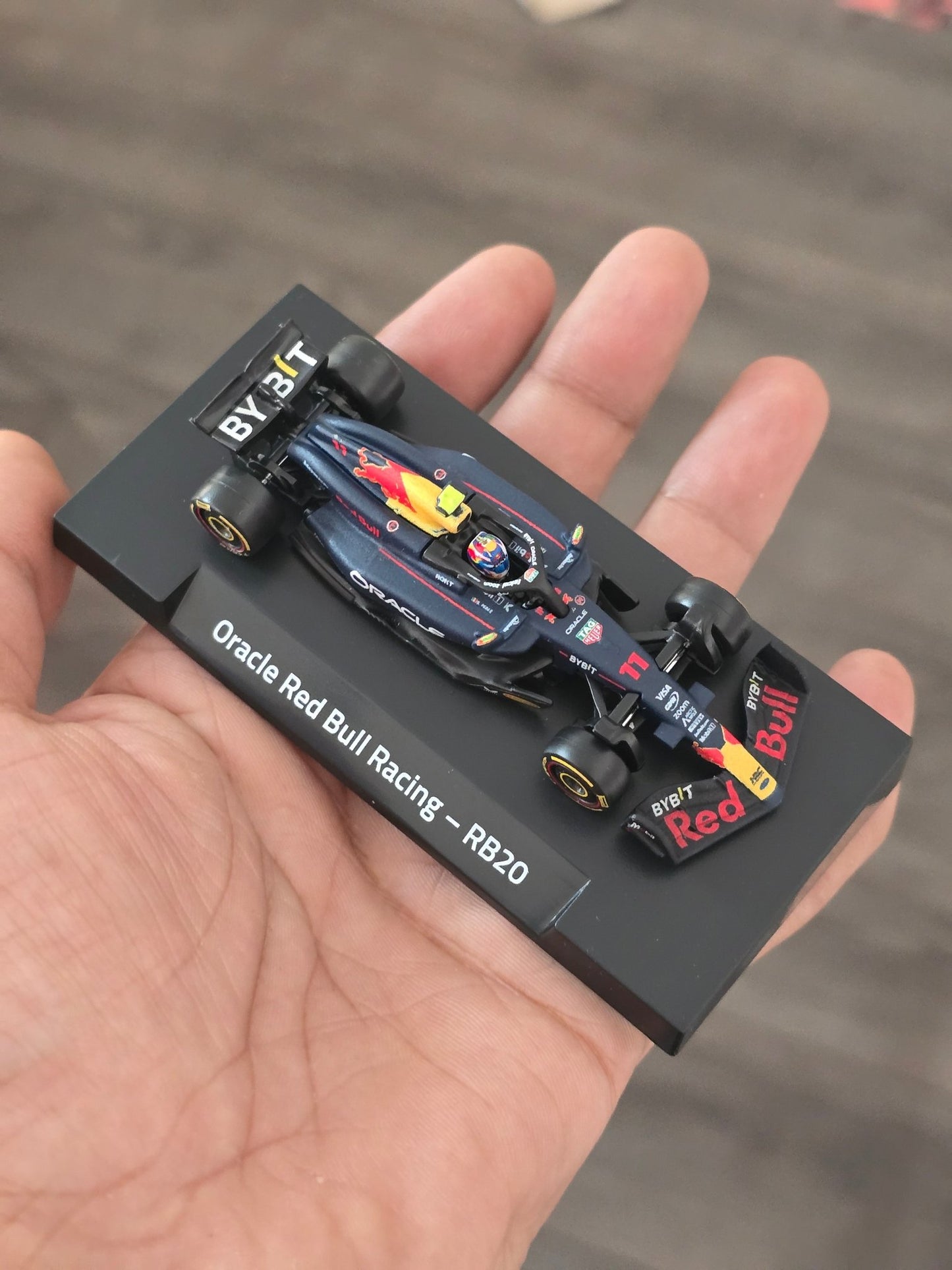 Premium Hot Wheels Formula 1 Oracle Red Bull Racing - RB20 (11) - Kinder Logs