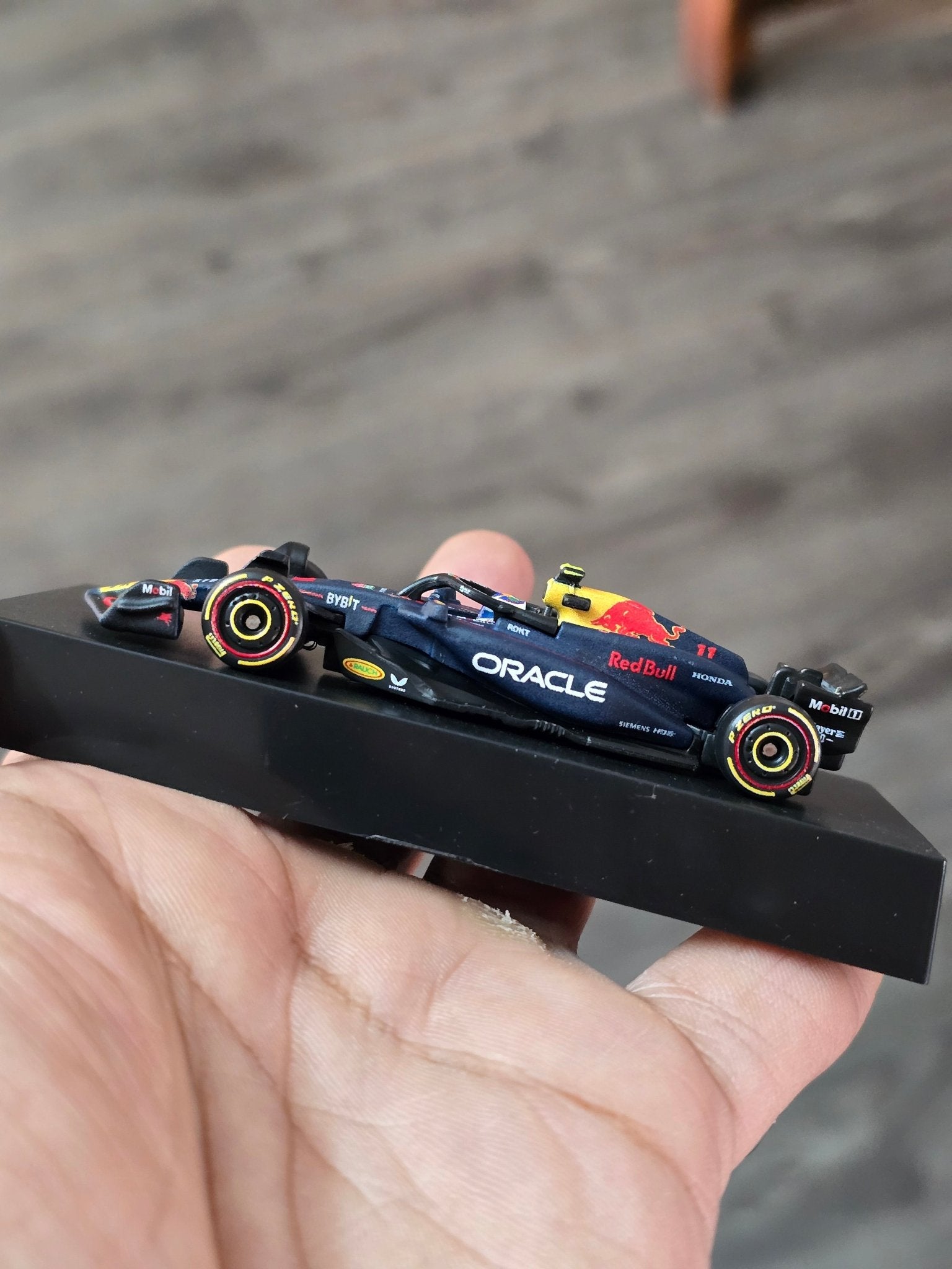 Premium Hot Wheels Formula 1 Oracle Red Bull Racing - RB20 (11) - Kinder Logs