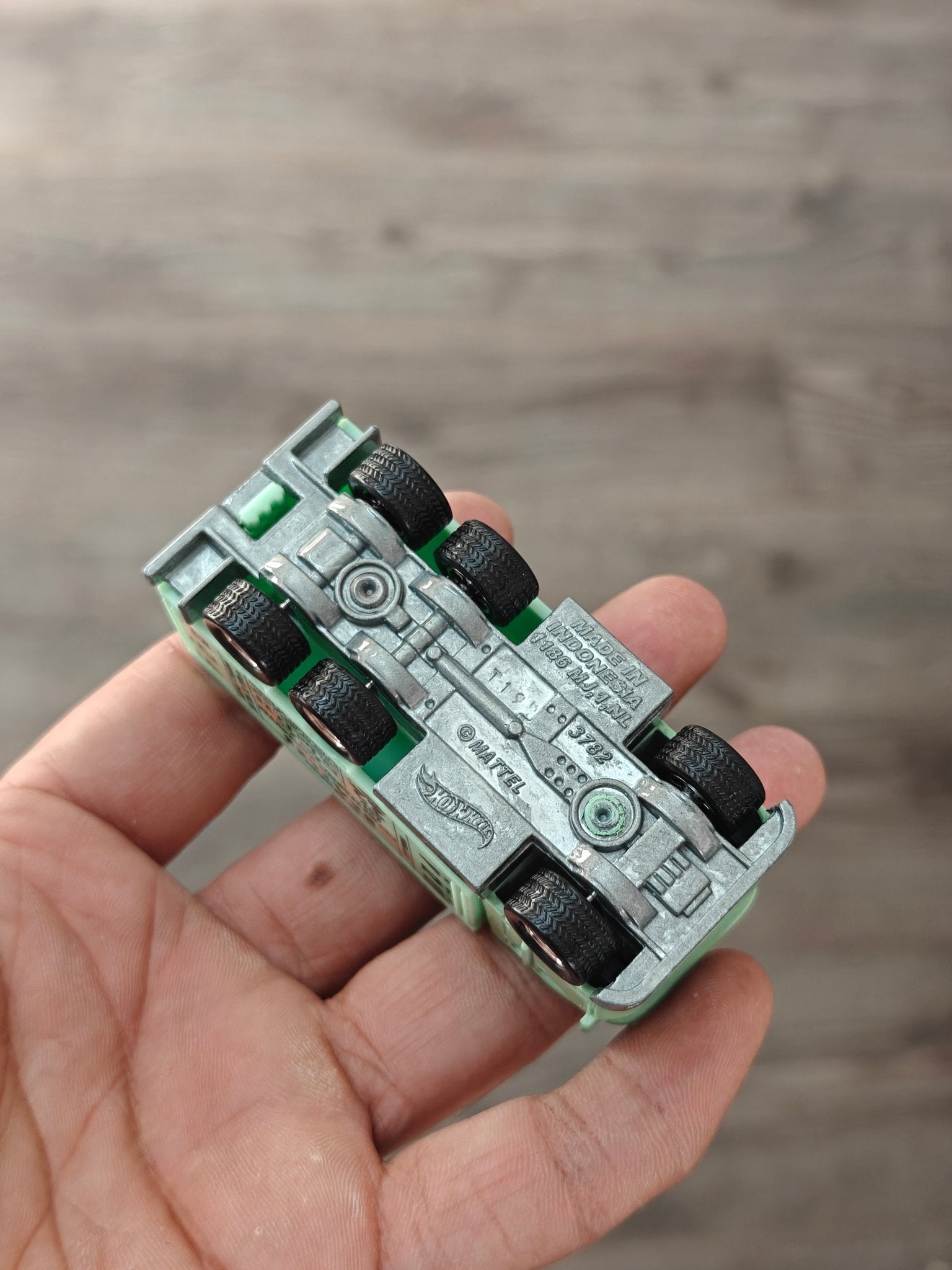 Premium Hot Wheels Hiway Hauler - Green (Uncarded - New) - Kinder Logs