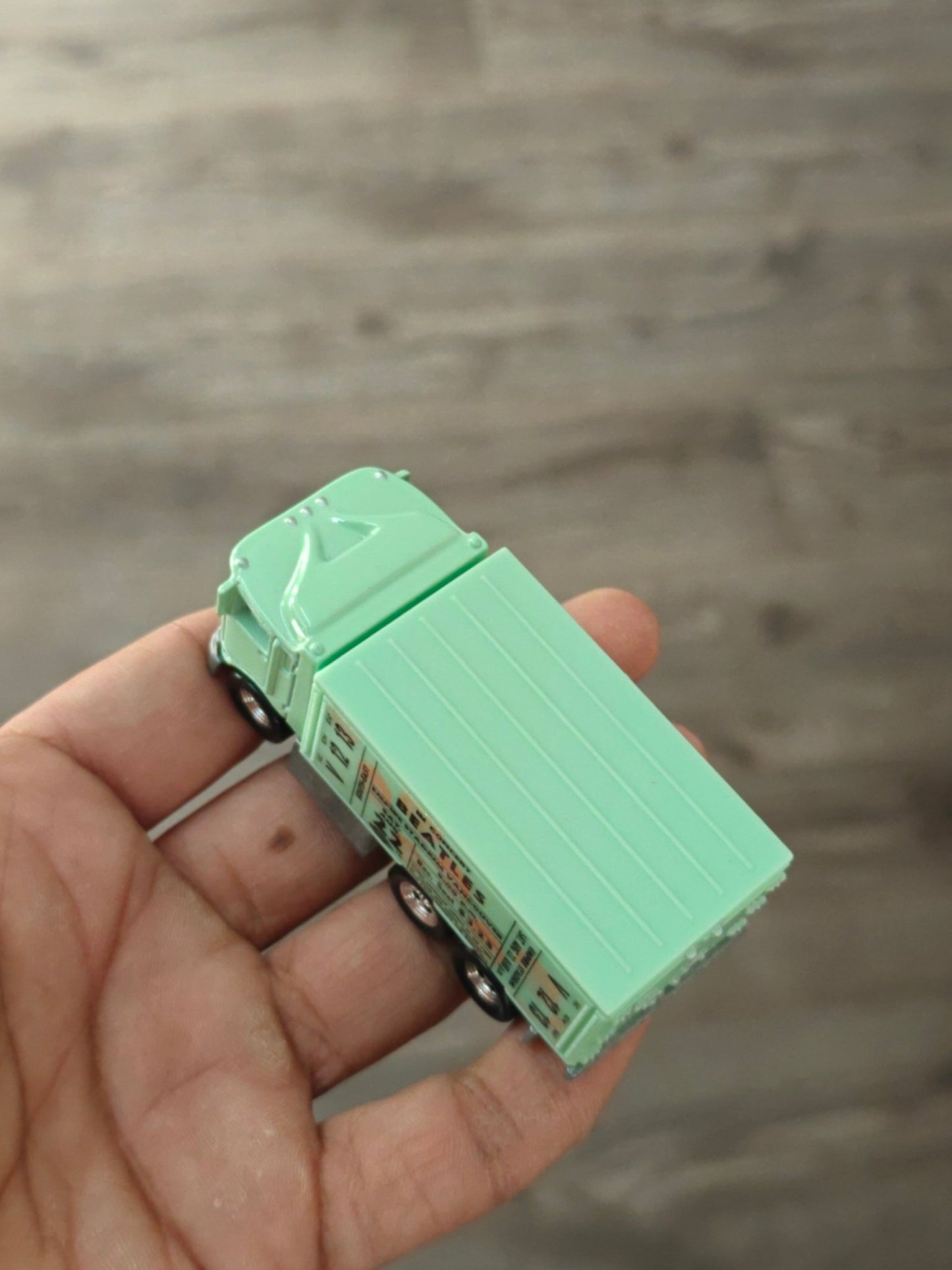 Premium Hot Wheels Hiway Hauler - Green (Uncarded - New) - Kinder Logs