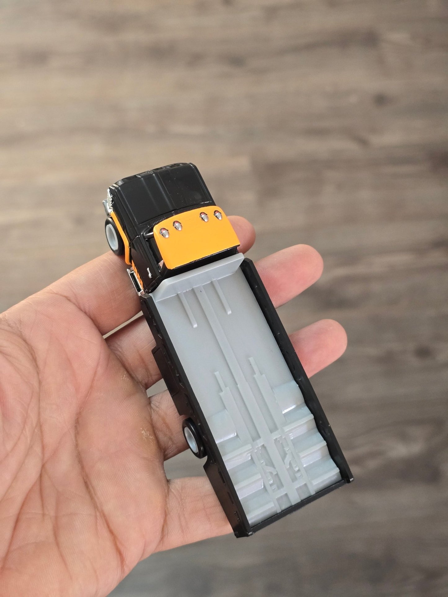 Premium Hot Wheels Horizon Hauler - Black (Uncarded - New) - Kinder Logs