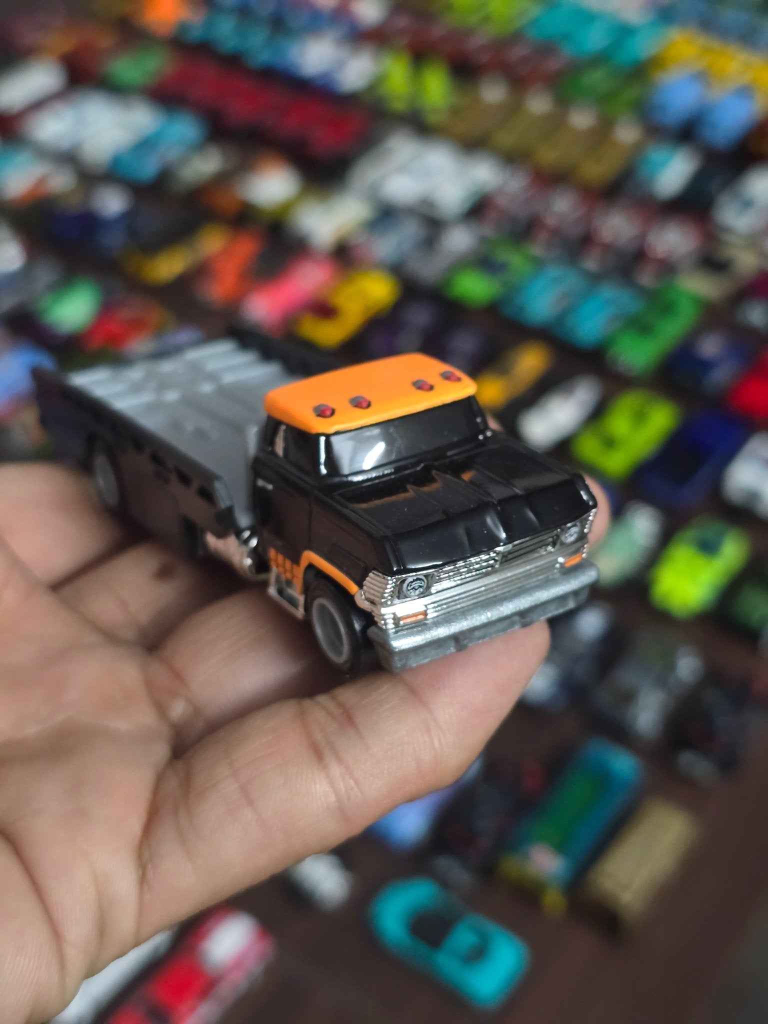 Premium Hot Wheels Horizon Hauler - Black (Uncarded - New) - Kinder Logs