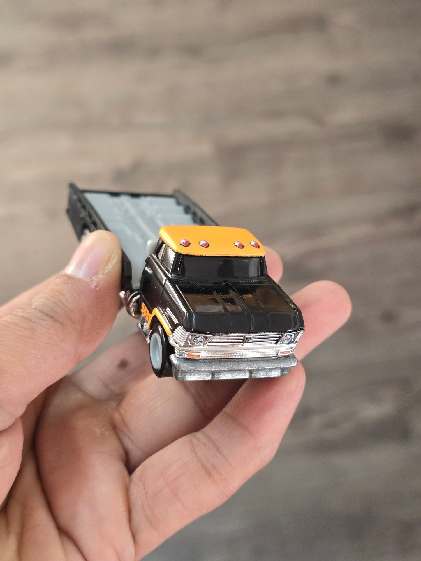 Premium Hot Wheels Horizon Hauler - Black (Uncarded - New) - Kinder Logs