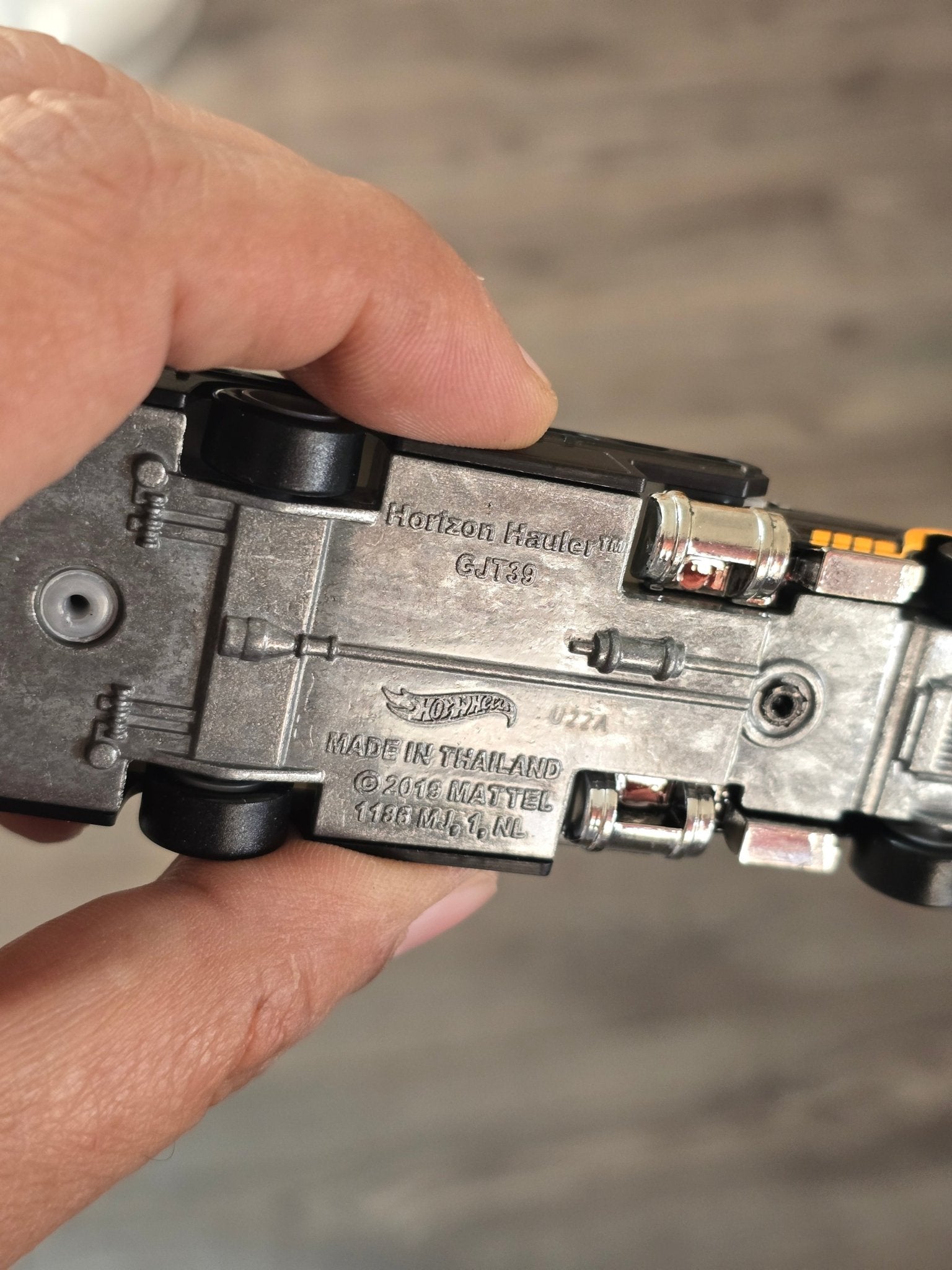 Premium Hot Wheels Horizon Hauler - Black (Uncarded - New) - Kinder Logs