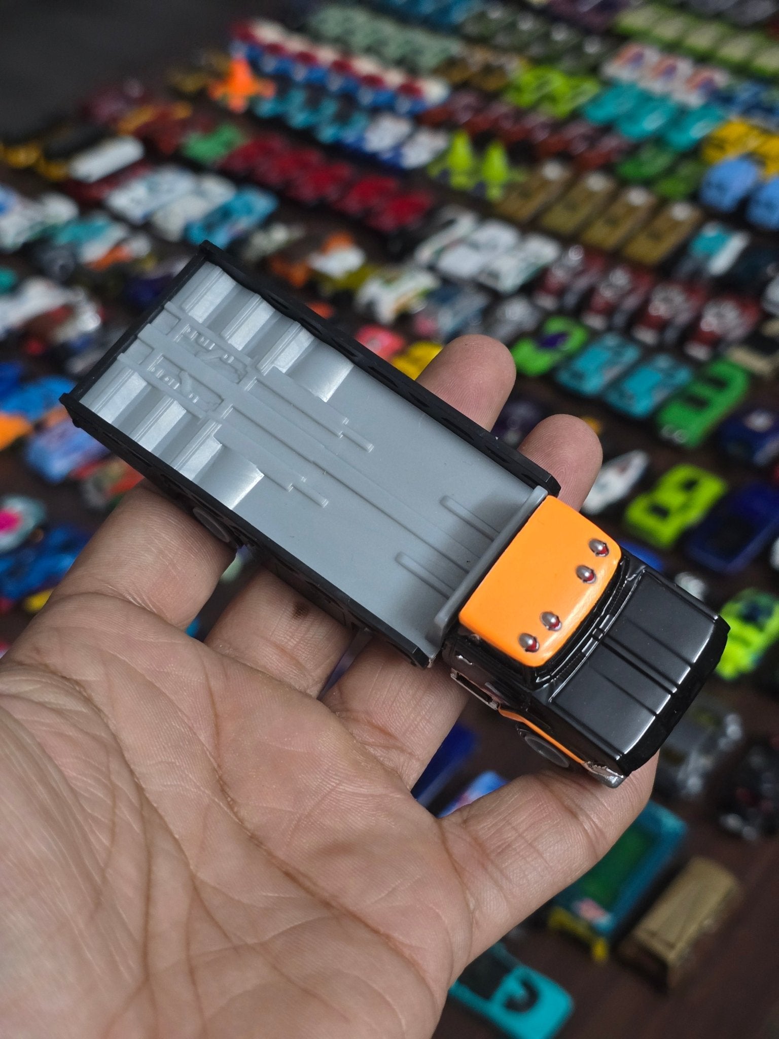 Premium Hot Wheels Horizon Hauler - Black (Uncarded - New) - Kinder Logs