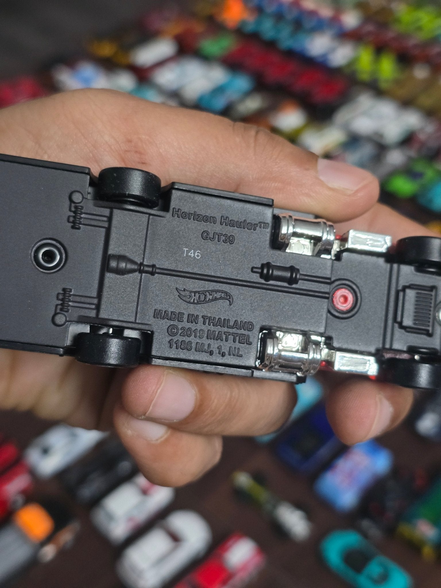 Premium Hot Wheels Horizon Hauler - Red (Uncarded - New) - Kinder Logs