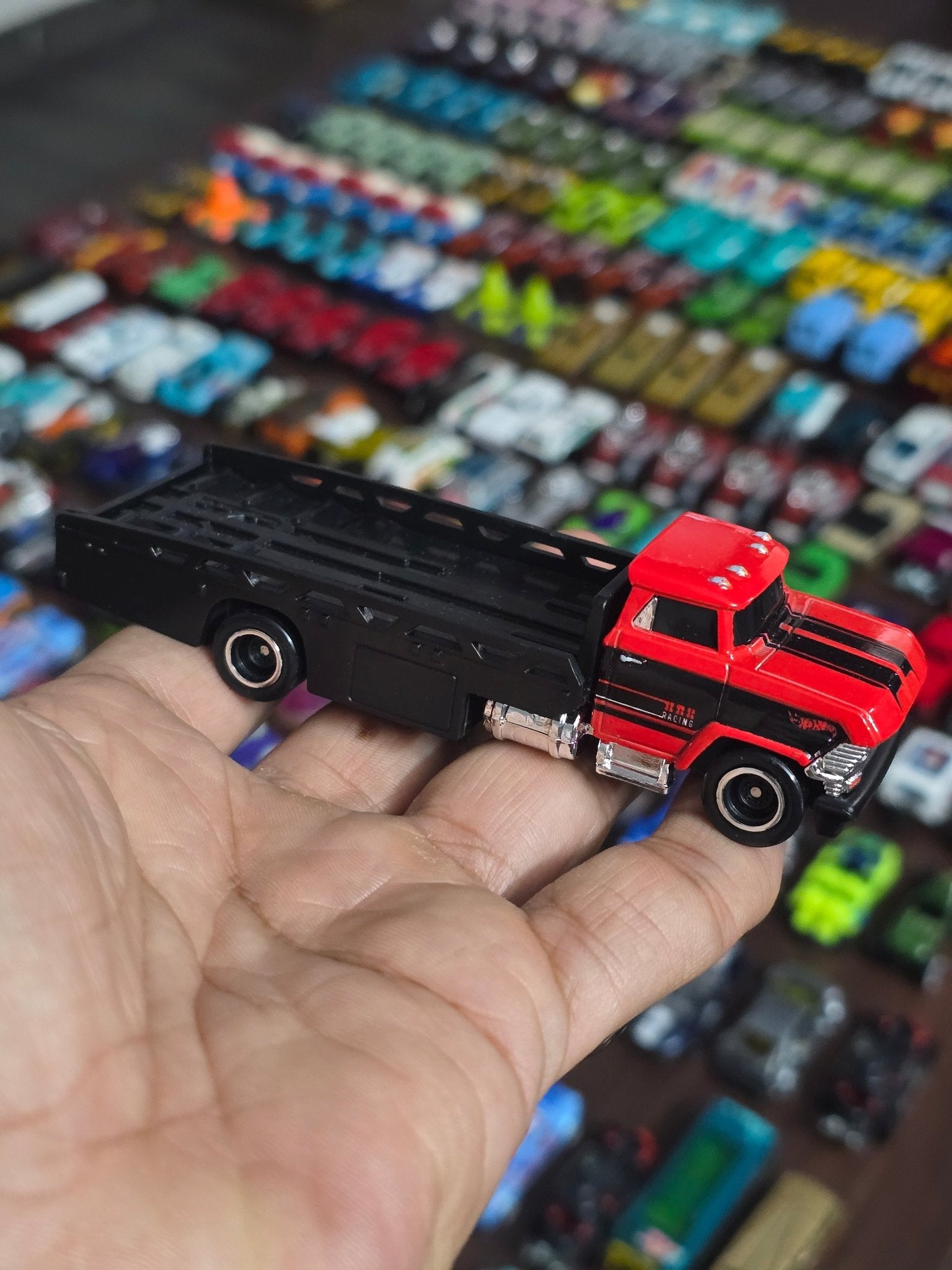 Premium Hot Wheels Horizon Hauler - Red (Uncarded - New) - Kinder Logs