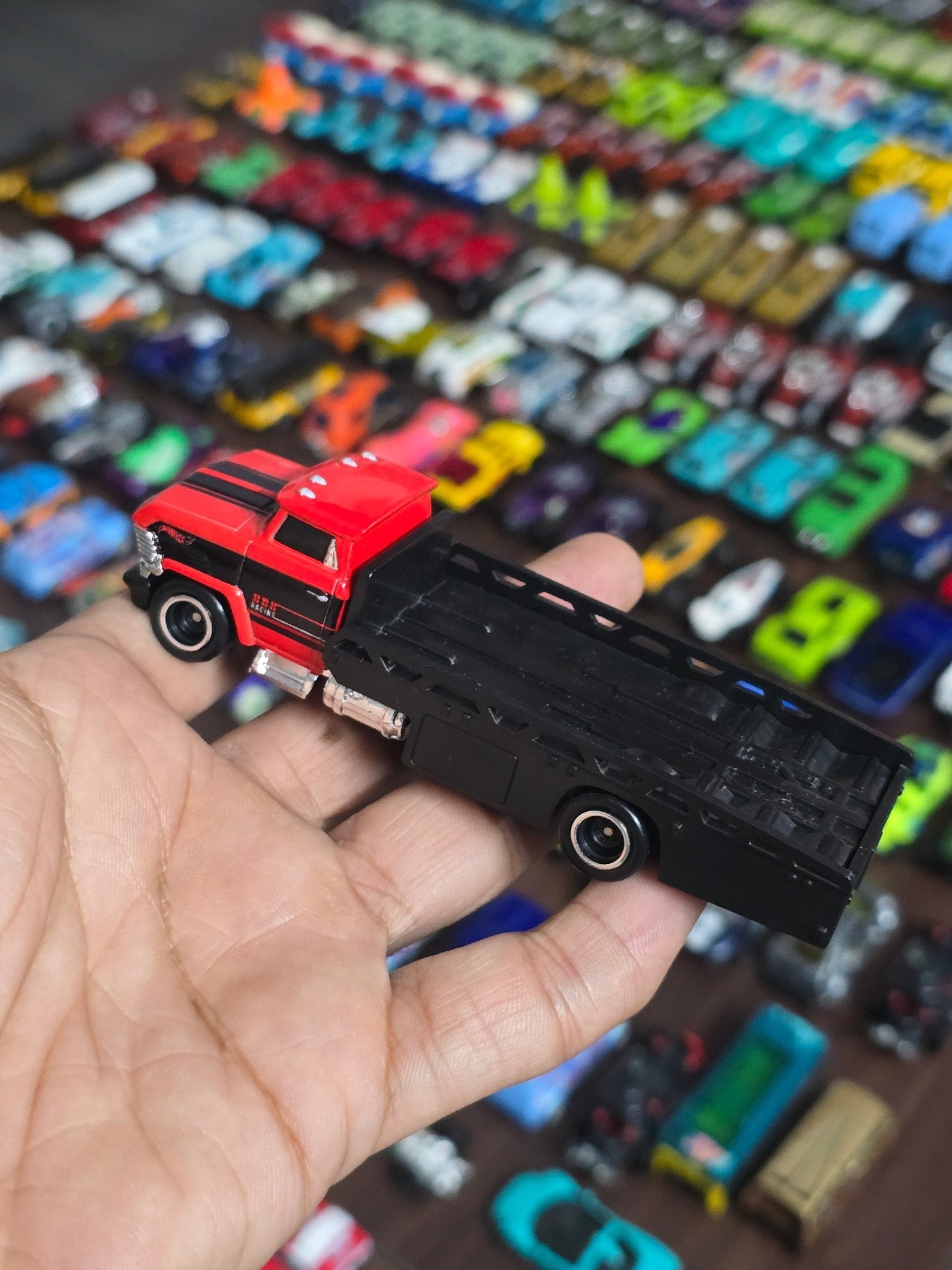 Premium Hot Wheels Horizon Hauler - Red (Uncarded - New) - Kinder Logs