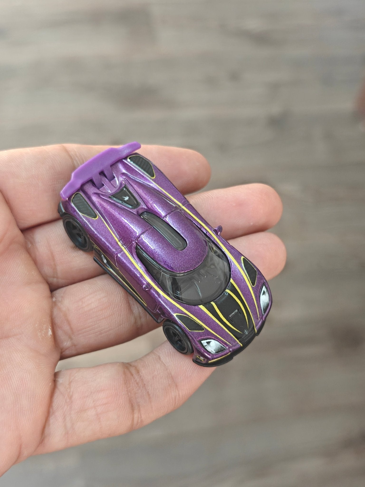 Premium Hot Wheels Koenigsegg Agera R - Purple (Uncarded - New) - Kinder Logs