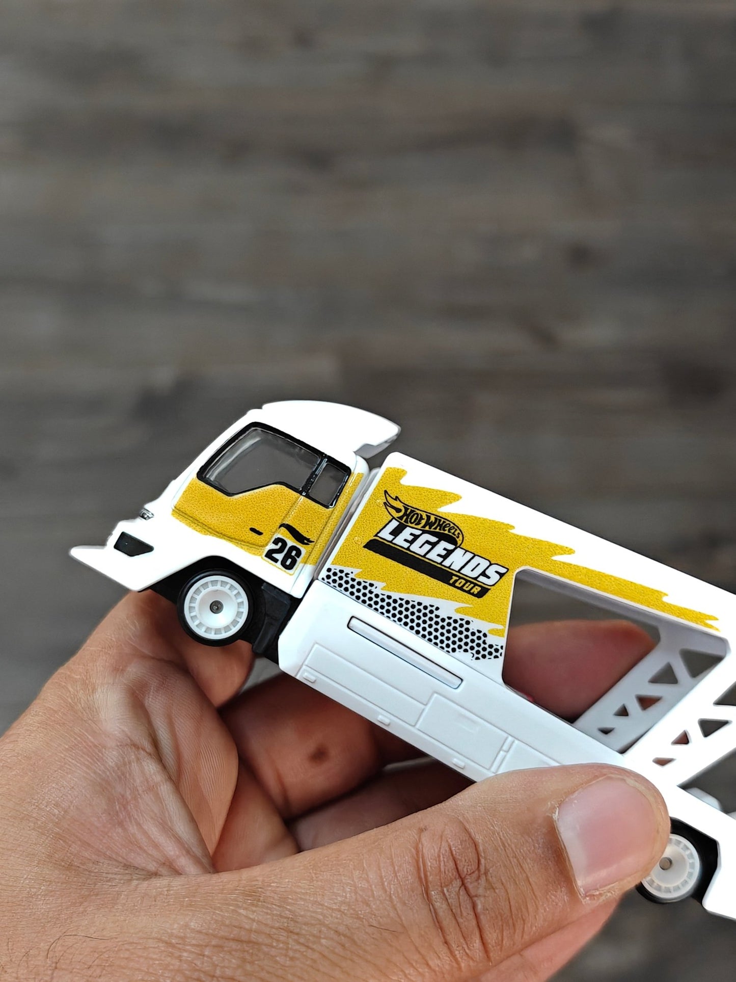 Premium Hot Wheels Kousoku Hauler - White (Uncarded - New) - Kinder Logs