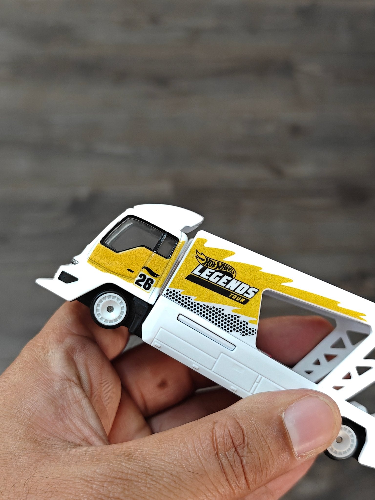 Premium Hot Wheels Kousoku Hauler - White (Uncarded - New) - Kinder Logs