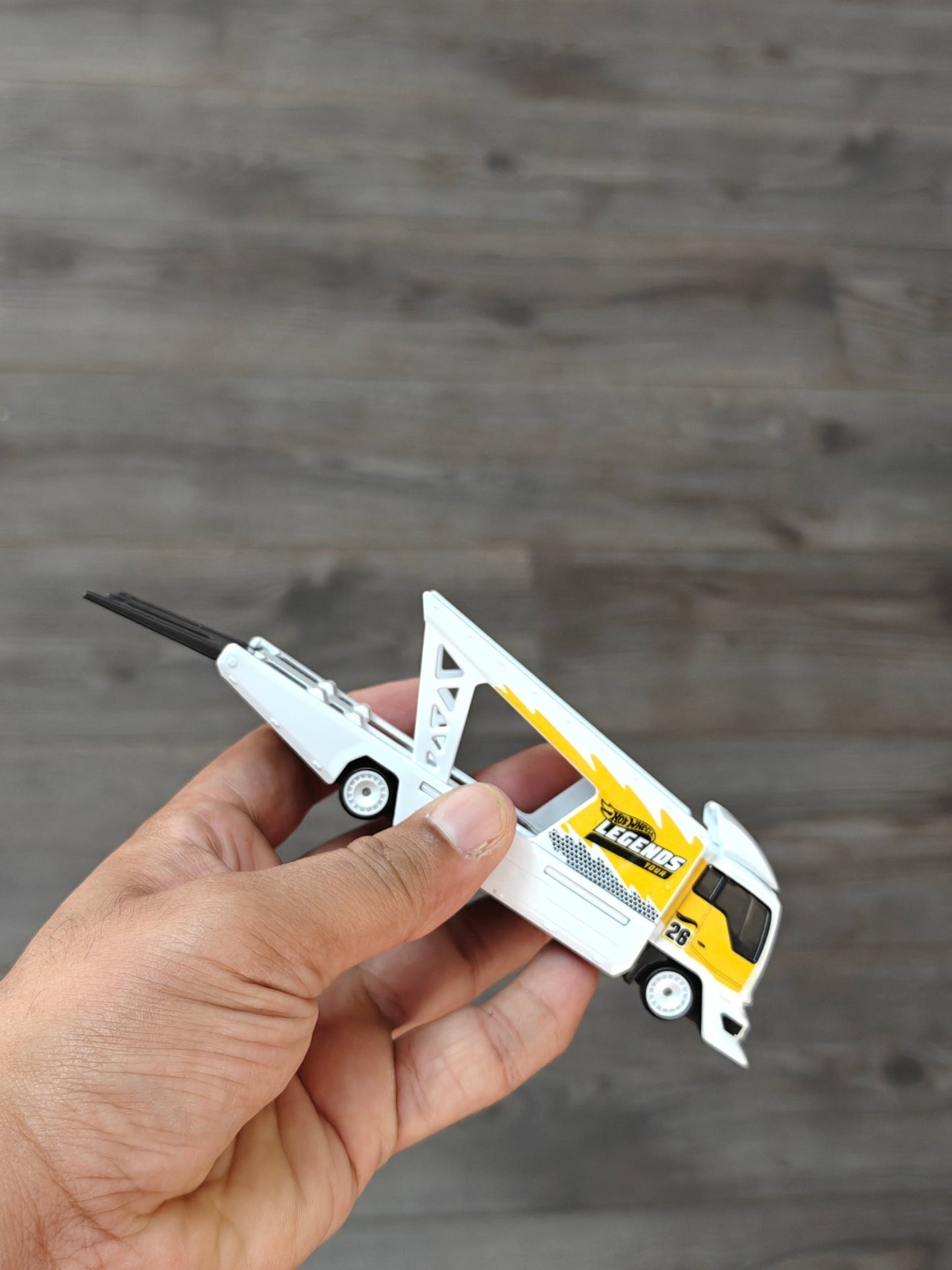 Premium Hot Wheels Kousoku Hauler - White (Uncarded - New) - Kinder Logs