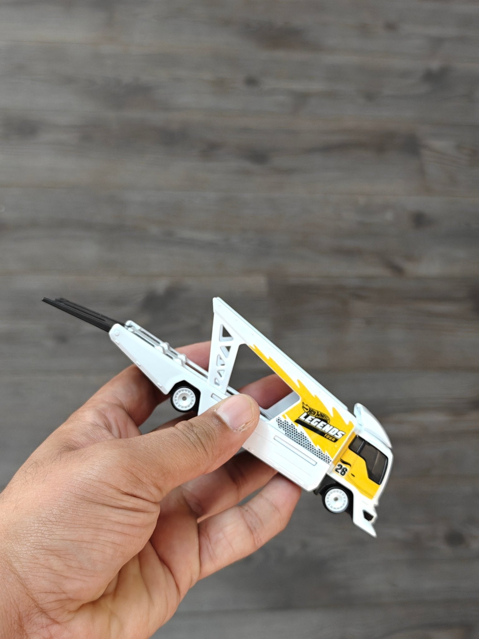 Premium Hot Wheels Kousoku Hauler - White (Uncarded - New) - Kinder Logs