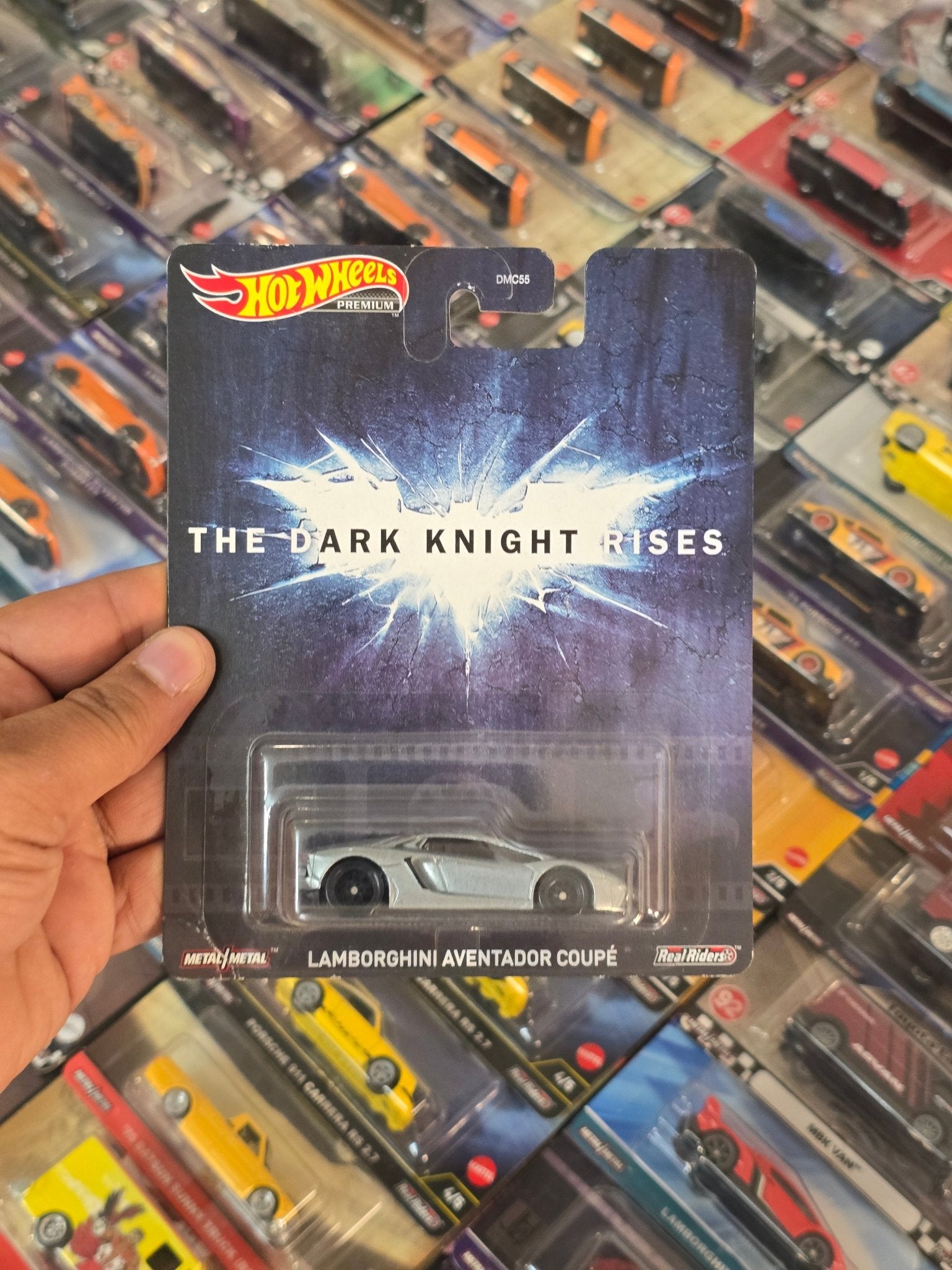 Premium Hot Wheels Lamborghini Aventador - Batman The Dark Knight Rises - Kinder Logs