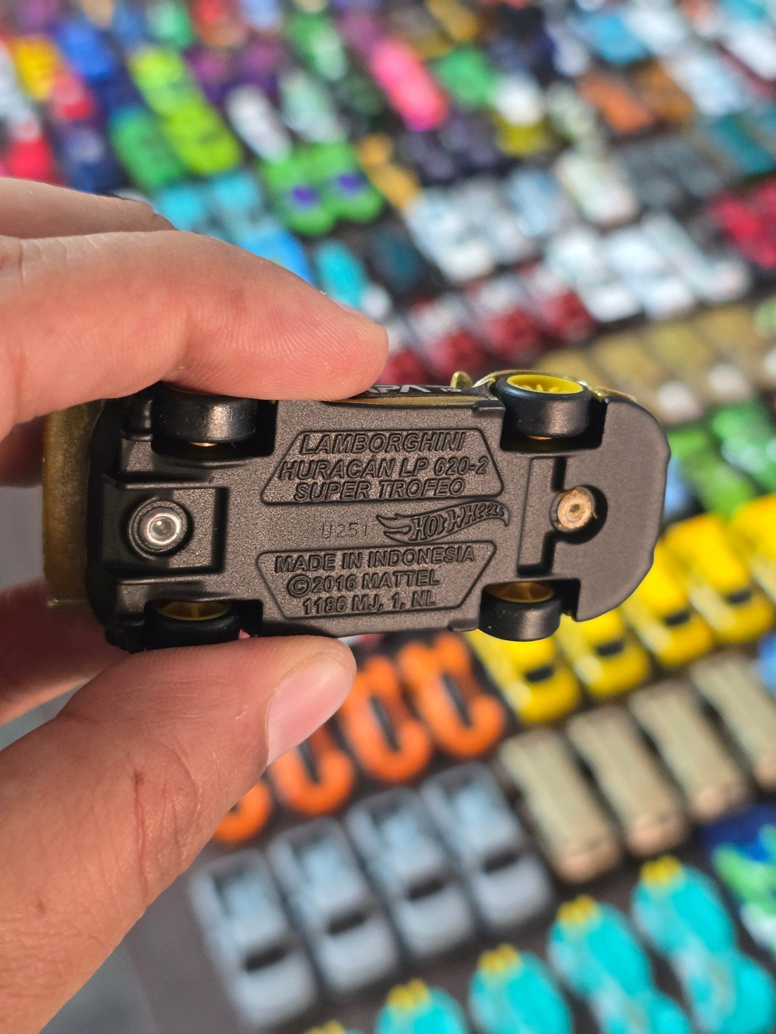 Premium Hot Wheels Lamborghini Huracan LP620 - 2 Super Trofeo (Uncarded - New) - Kinder Logs