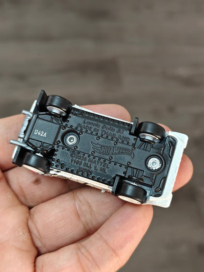 Premium Hot Wheels Lancia Delta S4 - White (Uncarded - New) - Kinder Logs