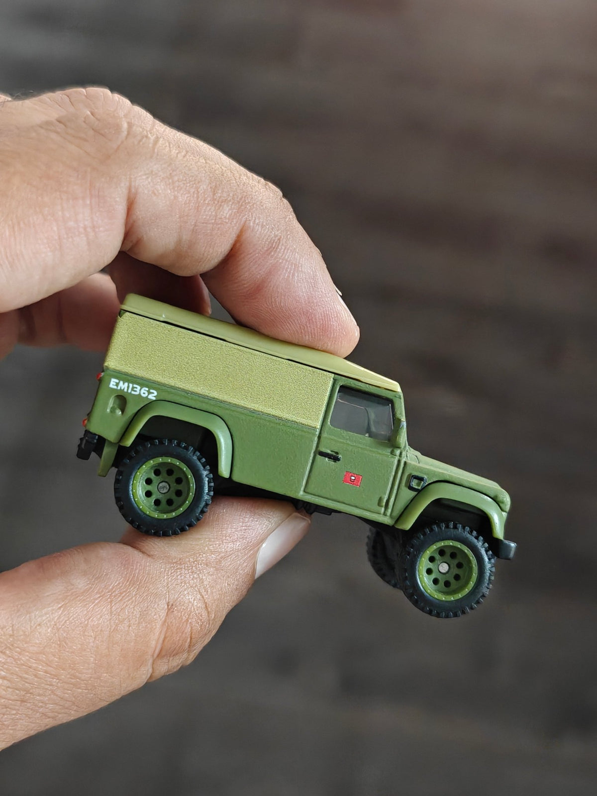 Premium Hot Wheels Land Rover Defender 110 - Green (Uncarded - New) - Kinder Logs