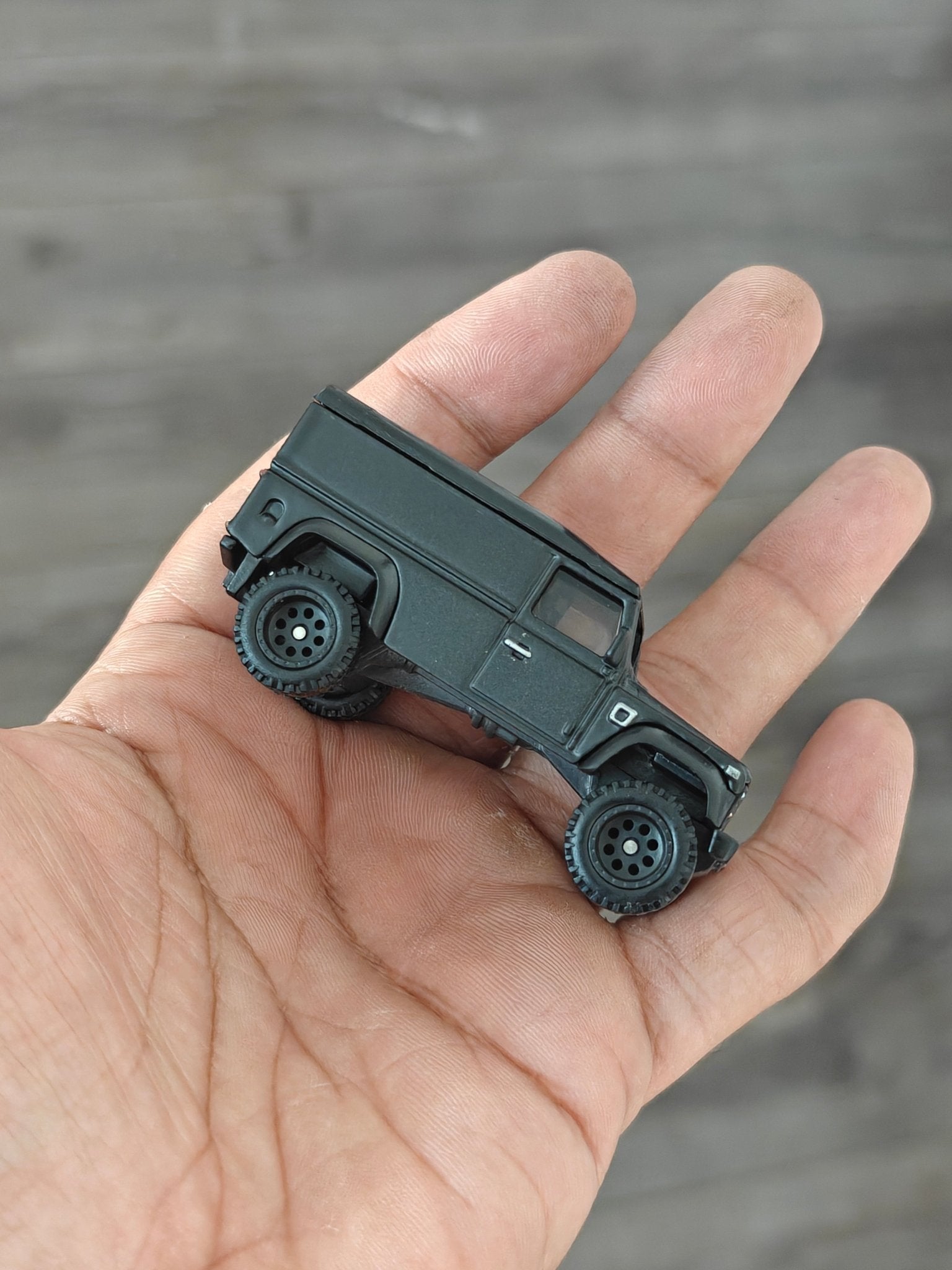 Premium Hot Wheels Land Rover Defender 110 (Uncarded - New) - Kinder Logs