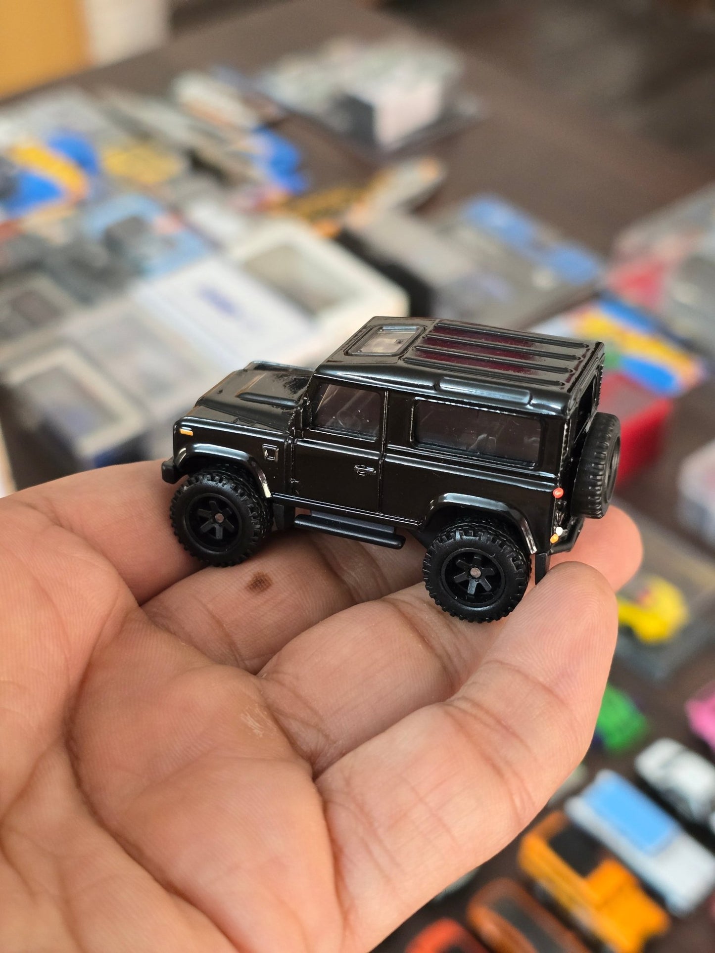 Premium Hot Wheels Land Rover Defender 90 - Black (Uncarded - New) - Kinder Logs