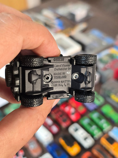 Premium Hot Wheels Land Rover Defender 90 - Black (Uncarded - New) - Kinder Logs