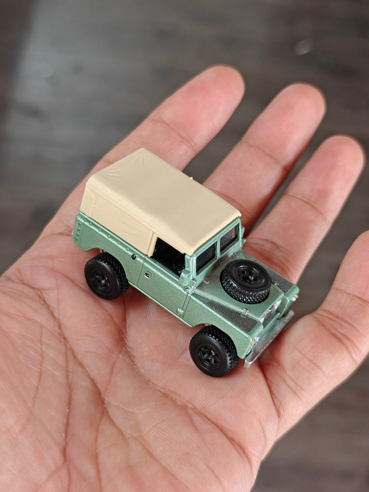 Premium Hot Wheels Land Rover S2 (Uncarded - New) - Kinder Logs