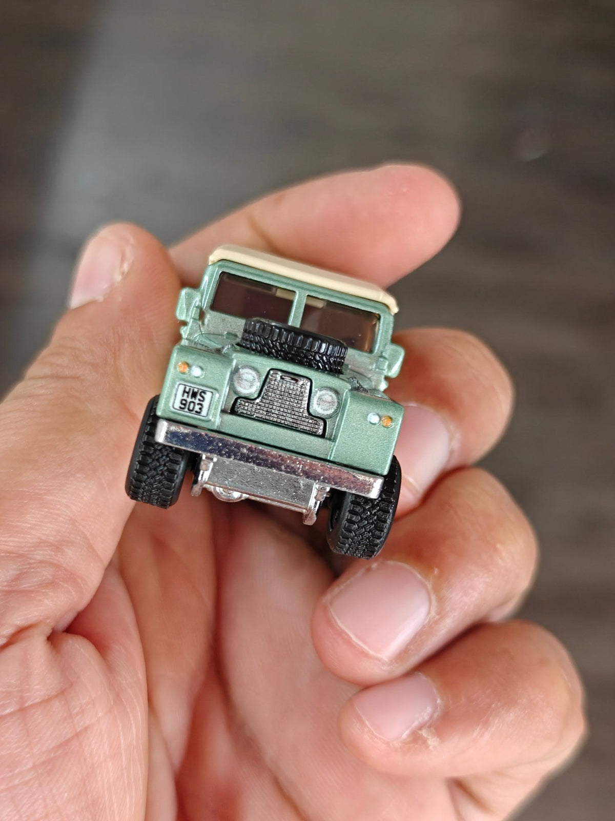 Premium Hot Wheels Land Rover S2 (Uncarded - New) - Kinder Logs