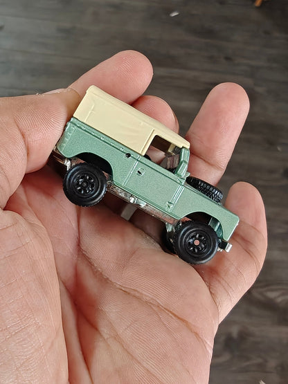 Premium Hot Wheels Land Rover S2 (Uncarded - New) - Kinder Logs