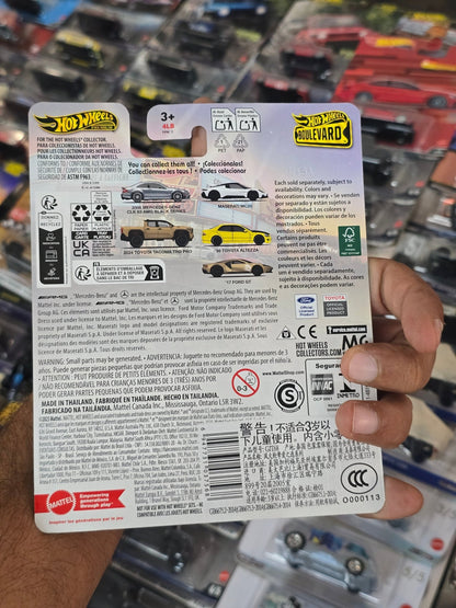 Premium Hot Wheels Maserati MC20 - Boulevard 127 (Imported) - Kinder Logs