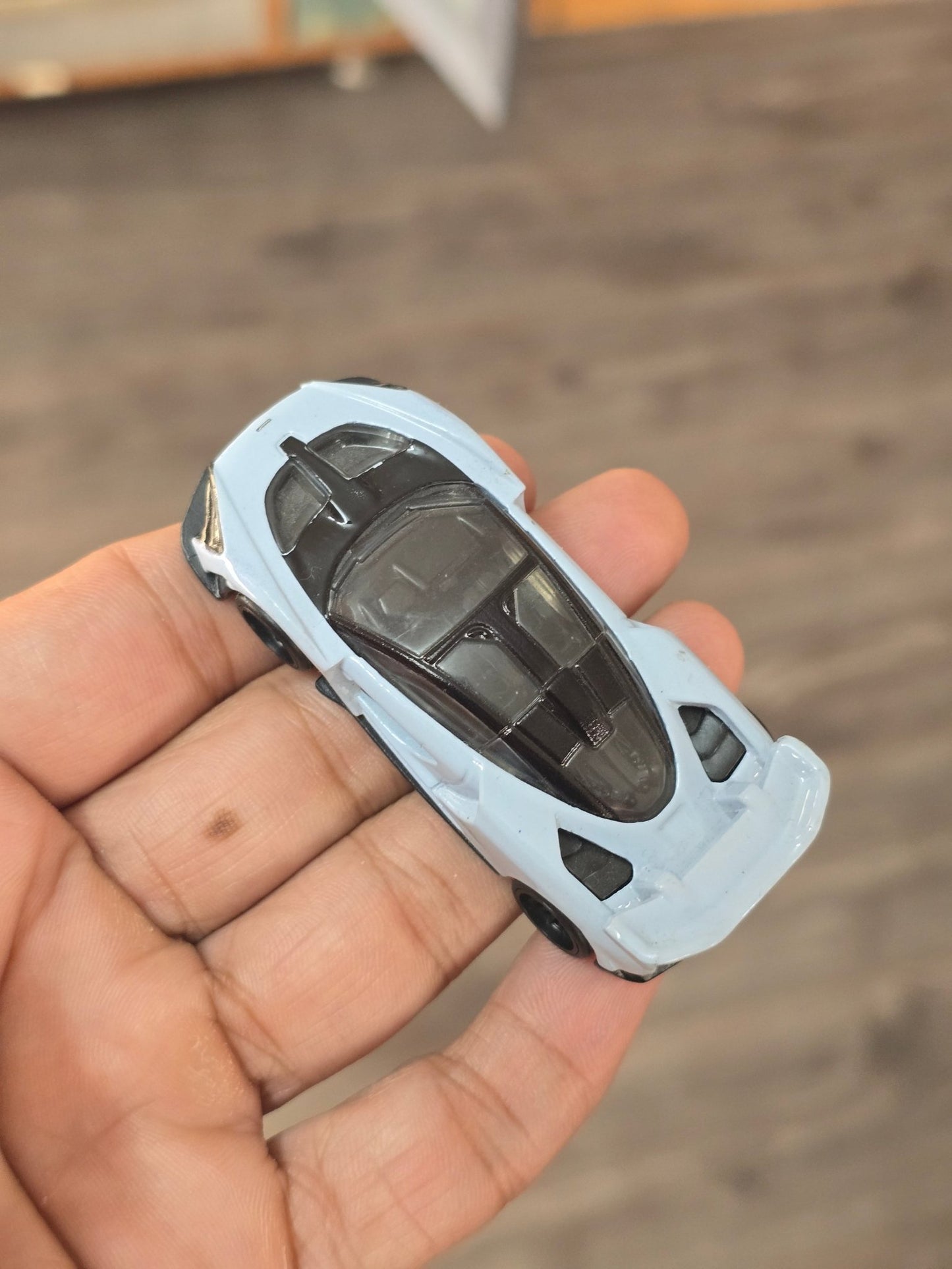 Premium Hot Wheels McLaren Senna (Pre - Owned) - Kinder Logs