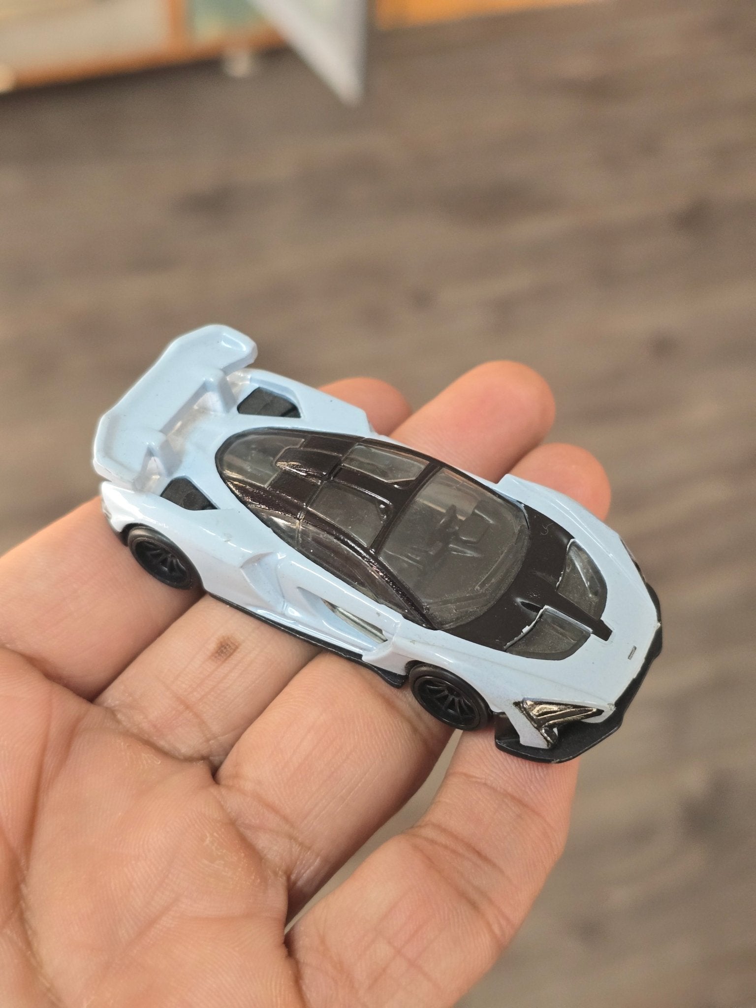 Premium Hot Wheels McLaren Senna (Pre - Owned) - Kinder Logs