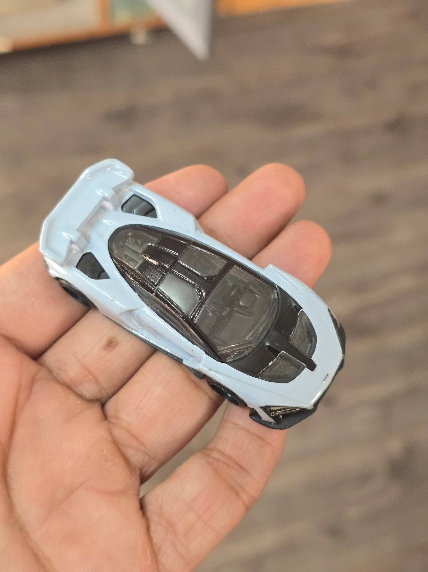 Premium Hot Wheels McLaren Senna (Pre - Owned) - Kinder Logs