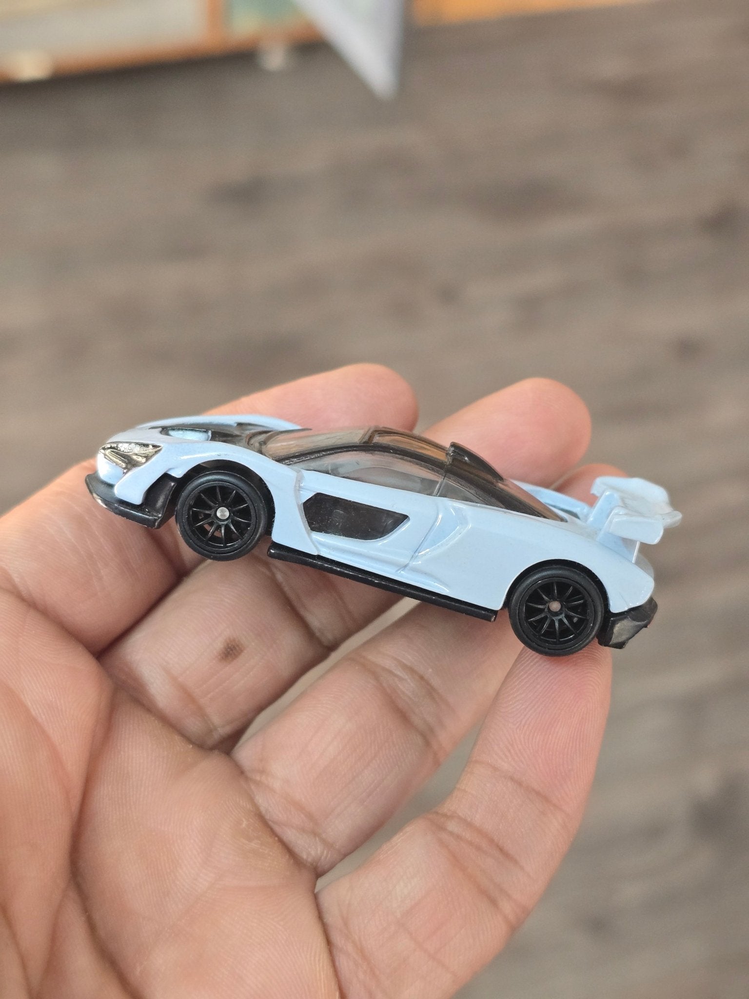 Premium Hot Wheels McLaren Senna (Pre - Owned) - Kinder Logs