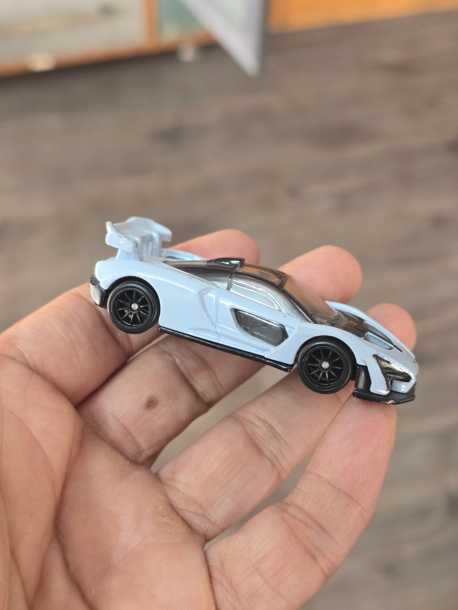 Premium Hot Wheels McLaren Senna (Pre - Owned) - Kinder Logs