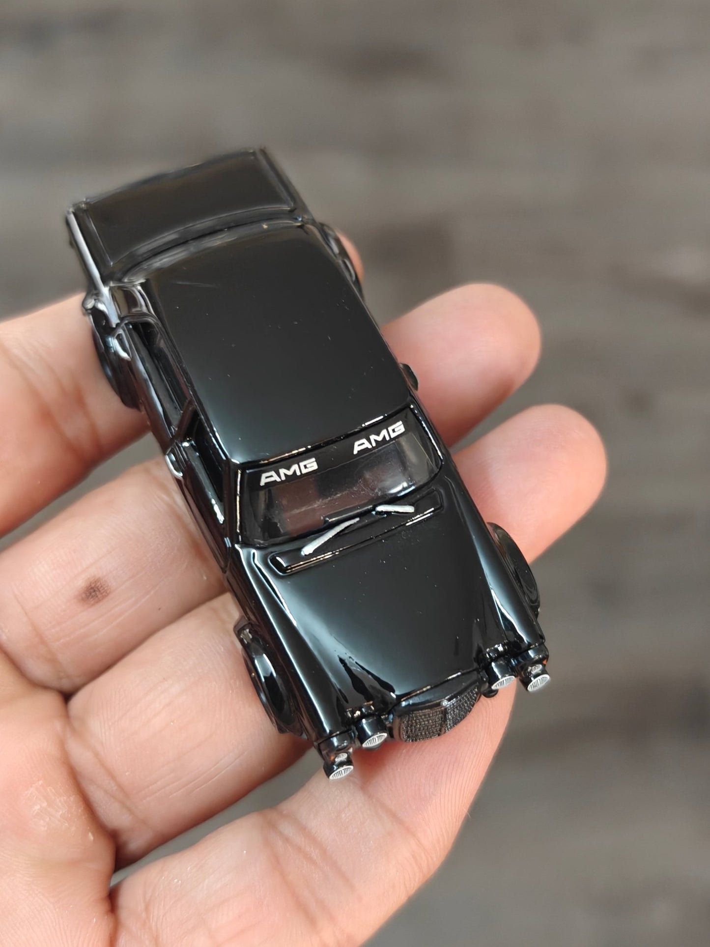 Premium Hot Wheels Mercedes - Benz 300 SEL 6.8 AMG - Black (Uncarded - New) - Kinder Logs