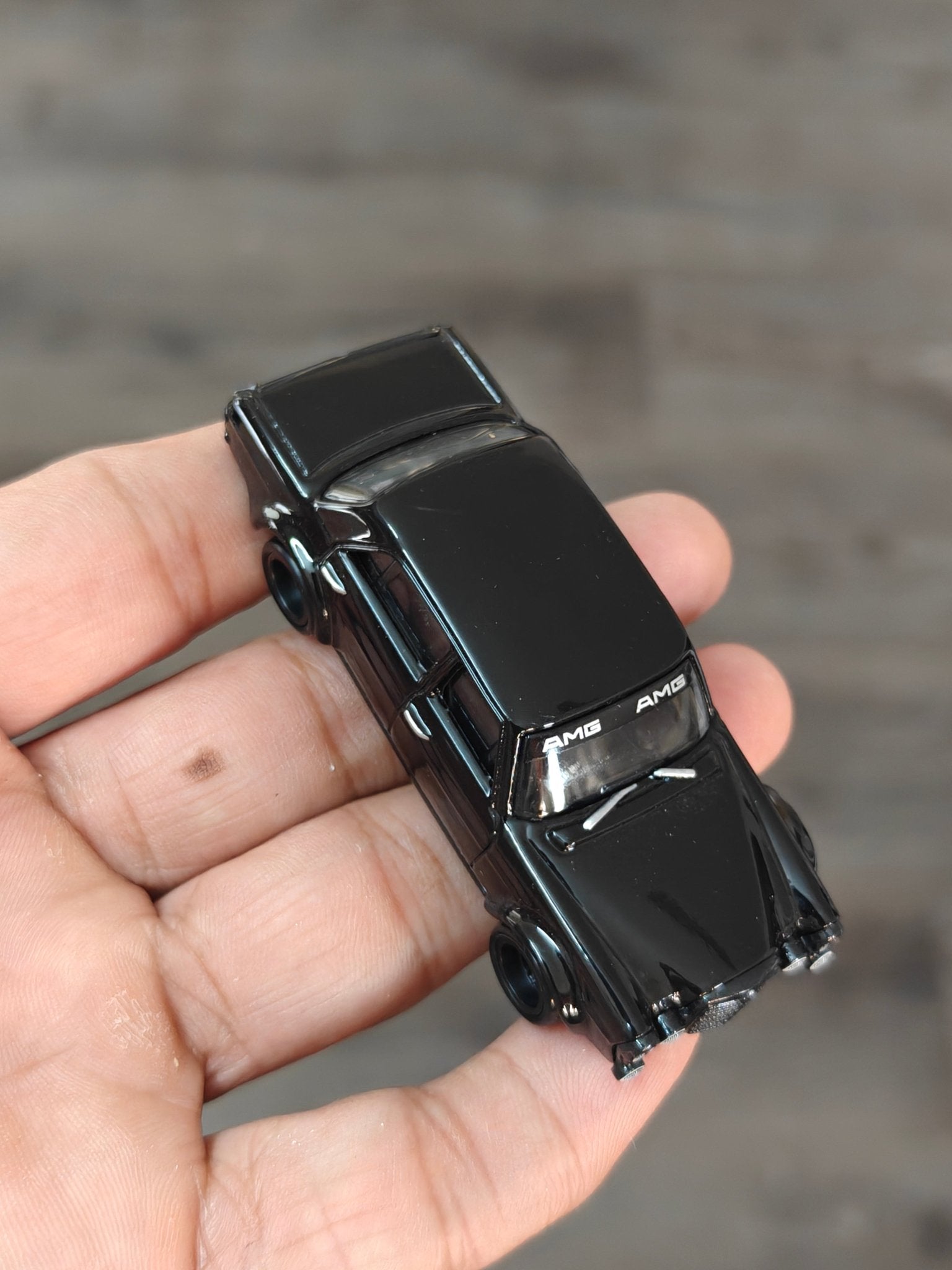 Premium Hot Wheels Mercedes - Benz 300 SEL 6.8 AMG - Black (Uncarded - New) - Kinder Logs