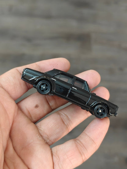 Premium Hot Wheels Mercedes - Benz 300 SEL 6.8 AMG - Black (Uncarded - New) - Kinder Logs