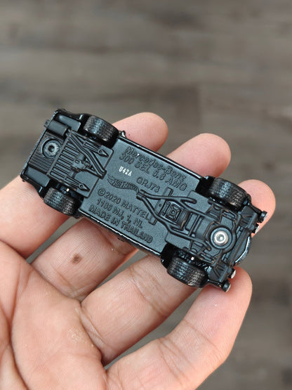 Premium Hot Wheels Mercedes - Benz 300 SEL 6.8 AMG - Black (Uncarded - New) - Kinder Logs