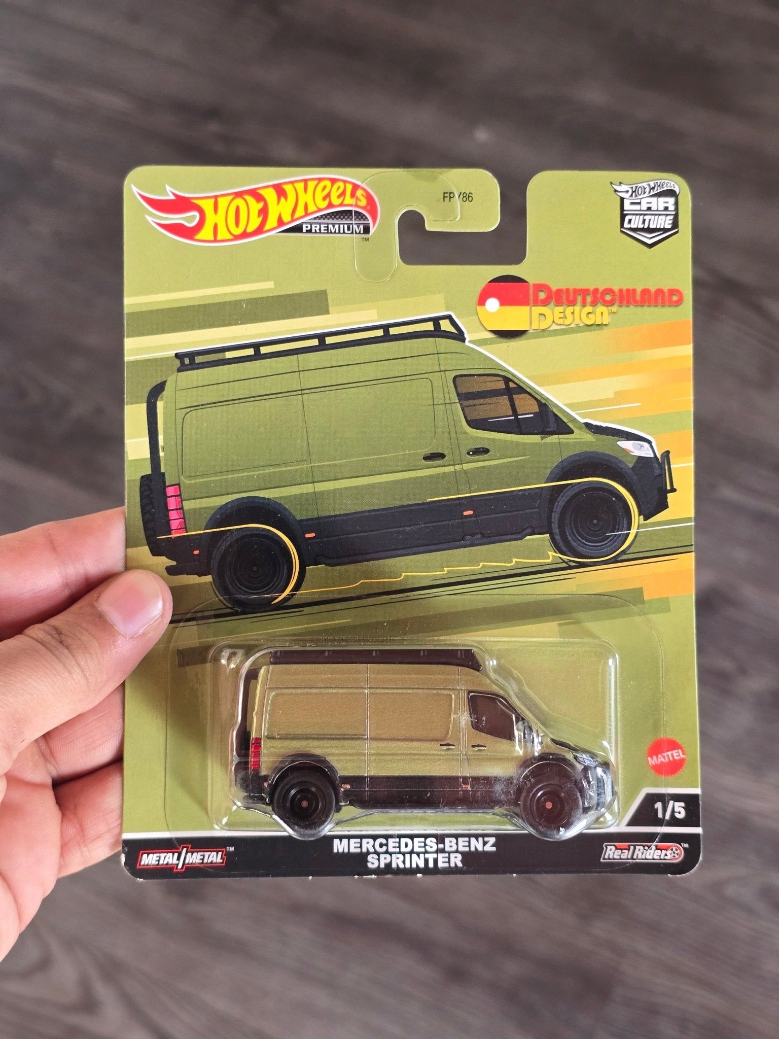 Premium Hot Wheels Mercedes - Benz Sprinter - Green (Deutschland Design) - Kinder Logs