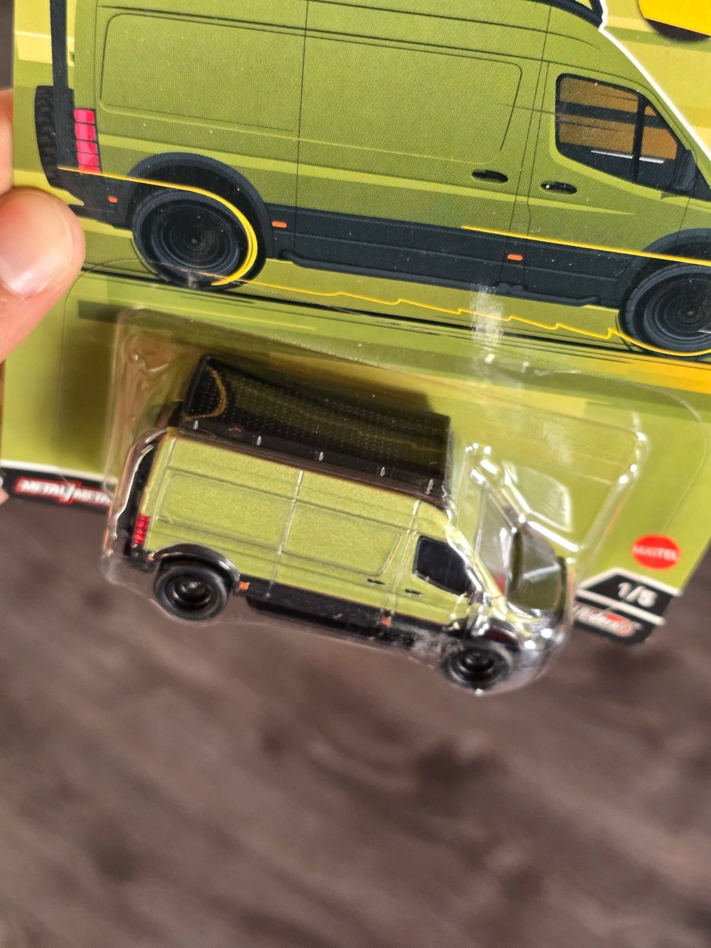 Premium Hot Wheels Mercedes - Benz Sprinter - Green (Deutschland Design) - Kinder Logs