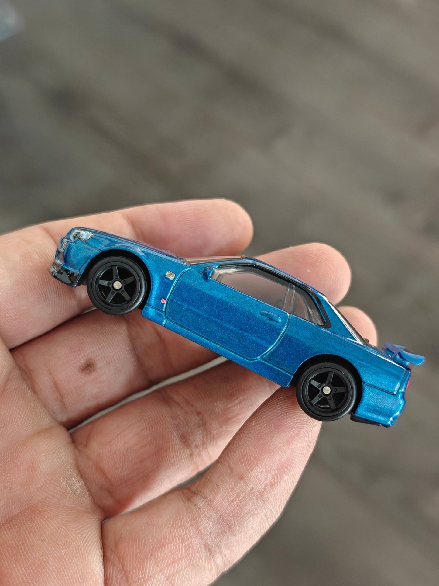 Premium Hot Wheels Nissan Skyline GT - R BNR34 - Blue (Uncarded - New) - Kinder Logs