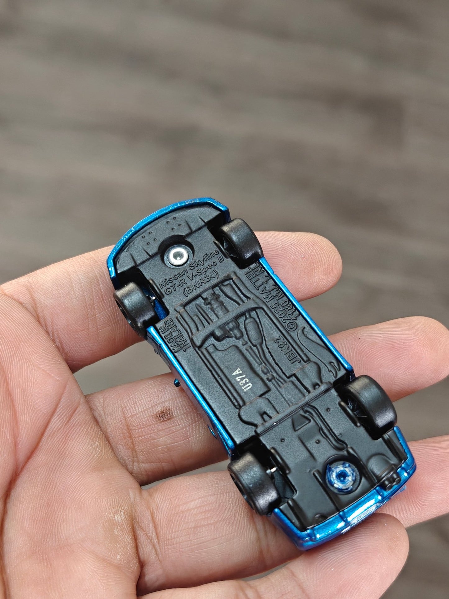 Premium Hot Wheels Nissan Skyline GT - R BNR34 - Blue (Uncarded - New) - Kinder Logs