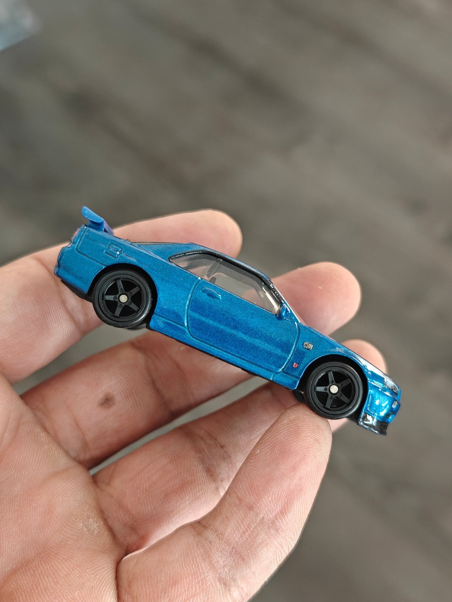 Premium Hot Wheels Nissan Skyline GT - R BNR34 - Blue (Uncarded - New) - Kinder Logs